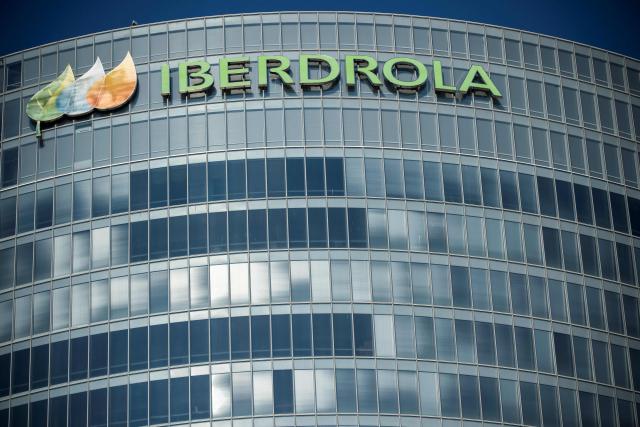 (FILES) A picture taken on March 5, 2023 shows the Iberdrola logo on Iberdrola energy company's headquarters building in the northern Spanish Basque city of Bilbao. The Spanish energy giant Iberdrola announced on February 25, 2026 a record net profit of 6.29 billion euros in 2025, amid massive investments in United States and Great Britain. (Photo by ANDER GILLENEA / AFP)