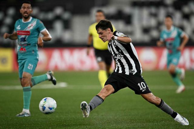 Botafogo's midfielder #08 Alvaro Montoro kicks the ball during the Copa Libertadores phase two second-leg football match between Brasil's Botafogo and Bolivia's Nacional Potosi at the Nilton Santos Stadium in Rio de Janeiro, Brazil, on February 25, 2026. (Photo by Mauro PIMENTEL / AFP)
