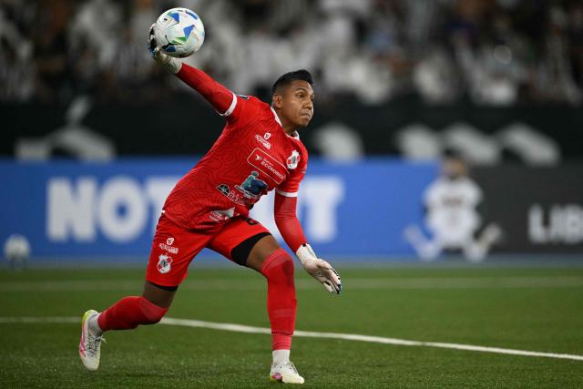 Nacional Potosi's goalkeeper #23 Pedro Galindo throws the ball during the Copa Libertadores phase two second-leg football match between Brazil's Botafogo and Bolivia's Nacional Potosi at the Nilton Santos Stadium in Rio de Janeiro, Brazil, on February 25, 2026. (Photo by Mauro PIMENTEL / AFP)