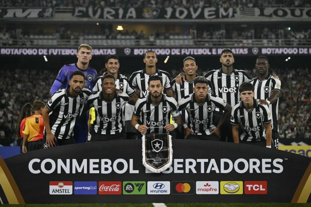 Players of Botafogo pose for a picture ahead of the Copa Libertadores phase two second-leg football match between Brazil's Botafogo and Bolivia's Nacional Potosi at the Nilton Santos Stadium in Rio de Janeiro, Brazil, on February 25, 2026. (Photo by MAURO PIMENTEL / AFP)
