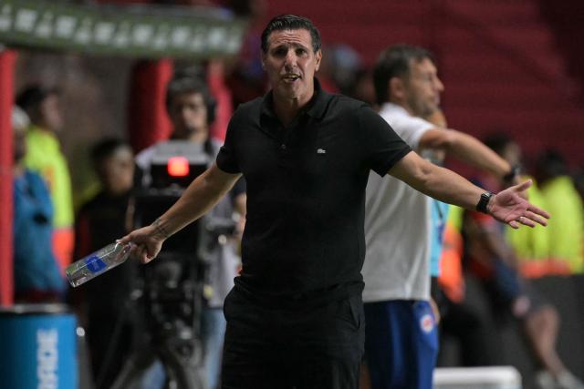 Argentinos Juniors' head coach Nicolas Diez gestures during the Copa Libertadores phase two second-leg football match between Argentina's Argentinos Juniors and Ecuador's Barcelona at the Diego Armando Maradona Stadium in Buenos Aires on February 25, 2026. (Photo by JUAN MABROMATA / AFP)