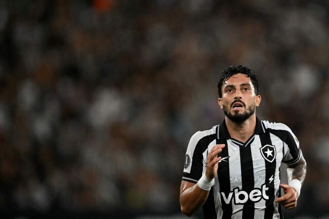 Botafogo's defender #13 Alex Telles gestures during the Copa Libertadores phase two second-leg football match between Brazil's Botafogo and Bolivia's Nacional Potosi at the Nilton Santos Stadium in Rio de Janeiro, Brazil, on February 25, 2026. (Photo by Mauro PIMENTEL / AFP)