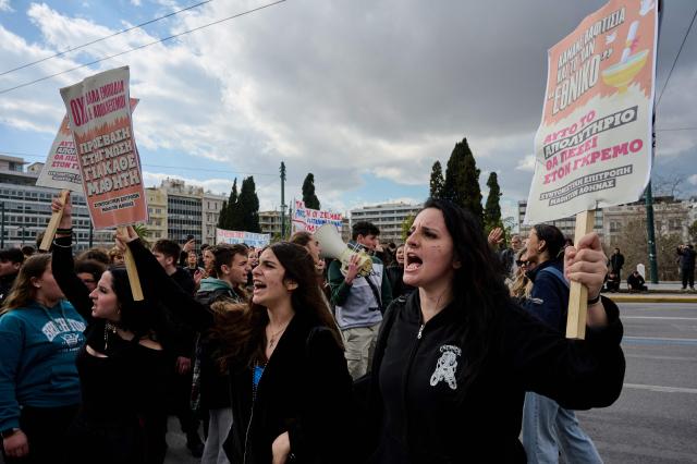 Students chant slogans during a rally two days before the third anniversary of Tempi railway collision in February 2023, in Athens on February 26, 2026. Workers, school pupils, university students, and citizens across Greece are preparing to take to the streets on February 28 to mark three years since the Tempi rail disaster the country's worst rail tragedy, that left 57 dead. (Photo by Aggelos NAKKAS / AFP)