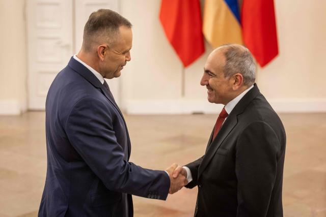 Poland's President Karol Nawrocki (L) shakes hands with Armenia's Prime Minister Nikol Pashinyan during their meeting at the Presidential Palace in Warsaw on February 26, 2026. (Photo by Wojtek RADWANSKI / AFP)