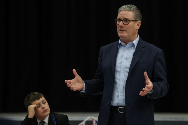TOPSHOT - Britain's Prime Minister Keir Starmer speaks with students and staff during a visit to the Walbottle Academy Campus in suburban Newcastle-upon-Tyne, north-east England on February 26, 2026, as part of his fight to reduce the high cost of living and highlight the government’s plan to raise standards for schools. (Photo by SCOTT HEPPELL / POOL / AFP)