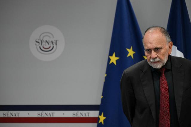 French Ecologist senator Guy Benarroche looks on during a press conference on the law proposal aimed to extend protection for whistleblowers against drug trafficking, proposed during the Les Ecologistes Party's parliamentary ‘niche’, at the Senate in Paris on February 26, 2026. The text proposed by Bas-Rhin MP Sandra Regol aims to enshrine in law a ‘mechanism for protecting individuals who report the influence of criminal networks’. Protection for victims, witnesses and informants already exists ‘within a judicial framework’, but the aim is to extend it to individuals outside this framework. (Photo by Anna KURTH / AFP)