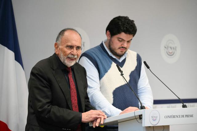 French Ecologist senator Guy Benarroche (L) and French anti-drug activist Amine Kessaci attend a press conference on the law proposal aimed to extend protection for whistleblowers against drug trafficking, proposed during the Les Ecologistes Party's parliamentary ‘niche’, at the Senate in Paris on February 26, 2026. The text proposed by Bas-Rhin MP Sandra Regol aims to enshrine in law a ‘mechanism for protecting individuals who report the influence of criminal networks’. Protection for victims, witnesses and informants already exists ‘within a judicial framework’, but the aim is to extend it to individuals outside this framework. (Photo by Anna KURTH / AFP)