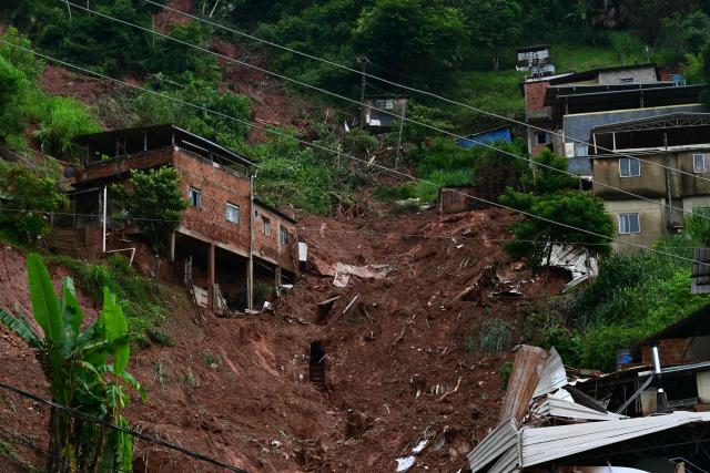 View of a landslide after heavy rainfall in the Tres Moinhos neighborhood in Juiz de Fora, Minas Gerais state, Brazil, on February 26, 2026. Despair hung over two cities in southeastern Brazil on February 25 as rescuers and residents searched for 21 people missing after torrential rains unleashed flooding and landslides that killed at least 46. (Photo by Pablo PORCIUNCULA / AFP)