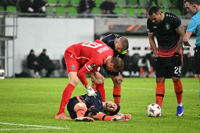 Ludogorets Razgrad's Israelian defender #55 Idan Nachmias reacts injured on the ground during the UEFA Europa League knockout round playoff second leg football match Ferencvaros v Ludogorets Razgrad in Budapest, Hungary, on February 26, 2026. (Photo by Attila KISBENEDEK / AFP)