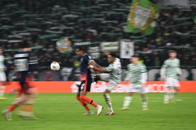 Ludogorets Razgrad's Brazilian forward #12 Rwan Seco (C-L) and Ferencvaros' Brazilian midfielder #33 Cadu (C-R) vie for the ball during the UEFA Europa League knockout round playoff second leg football match Ferencvaros v Ludogorets Razgrad in Budapest, Hungary, on February 26, 2026. (Photo by Attila KISBENEDEK / AFP)