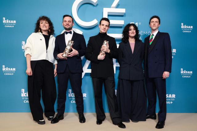 French-British actor Finnegan Oldfield (R) poses with the trophy after winning the Best Short Film Fiction award for Death of an Actor (Mort d'un Acteur) during the 51st edition of the Cesar Film Awards ceremony at the Olympia venue in Paris on February 26, 2026. (Photo by ALAIN JOCARD / AFP)