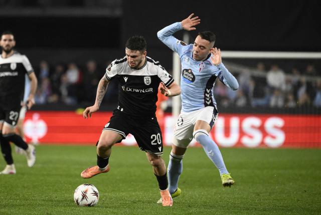 PAOK's Greek midfielder #20 Christos Zafeiris fights for the ball with Celta Vigo's Spanish forward #10 Iago Aspas during the UEFA Europa League knockout round play-off second leg football match between RC Celta de Vigo and PAOK FC at Balaidos Stadium in Vigo on february 26, 2026. (Photo by Miguel RIOPA / AFP)