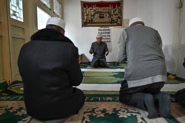 TOPSHOT - Chinese Muslims offer prayers during the holy month of Ramadan at a mosque in Beijing on February 26, 2026. (Photo by ADEK BERRY / AFP)