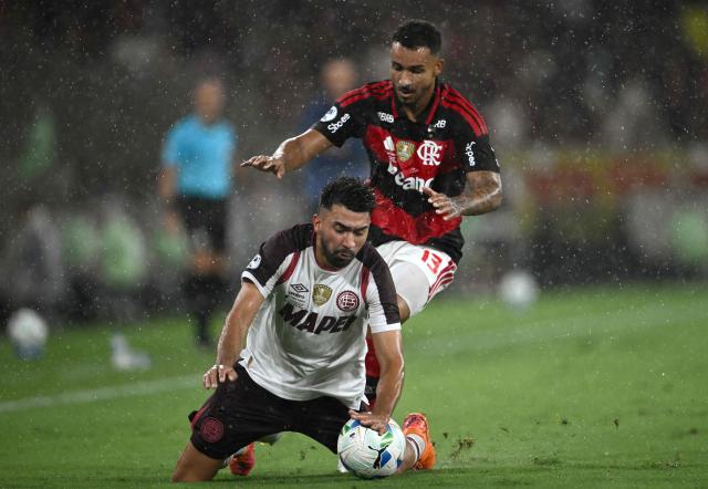 Lanus' midfielder #10 Marcelino Moreno (L) and Flamengo's defender #13 Danilo (R) fight for the ball during the Recopa Sudamericana second leg final football match between Brazil's Flamengo and Argentina's Lanus at the Maracana Stadium in Rio de Janeiro, Brazil, on February 26, 2026. (Photo by MAURO PIMENTEL / AFP)