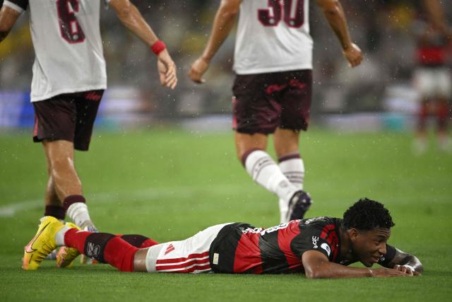 Flamengo's Ecuadorean forward #19 Gonzalo Plata reacts after missing a chance during the Recopa Sudamericana second leg final football match between Brazil's Flamengo and Argentina's Lanus at the Maracana Stadium in Rio de Janeiro, Brazil, on February 26, 2026. (Photo by MAURO PIMENTEL / AFP)