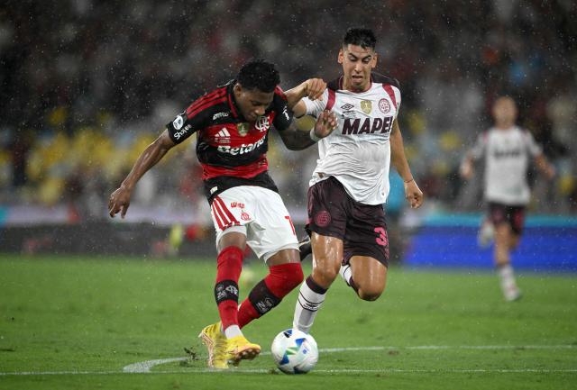 Flamengo's Ecuadorean forward #19 Gonzalo Plata (L) kicks the ball during the Recopa Sudamericana second leg final football match between Brazil's Flamengo and Argentina's Lanus at the Maracana Stadium in Rio de Janeiro, Brazil, on February 26, 2026. (Photo by MAURO PIMENTEL / AFP)