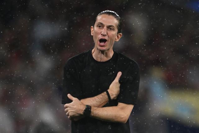 Flamengo's head coach Filipe Luis gestures during the Recopa Sudamericana second leg final football match between Brazil's Flamengo and Argentina's Lanus at the Maracana Stadium in Rio de Janeiro, Brazil, on February 26, 2026. (Photo by MAURO PIMENTEL / AFP)
