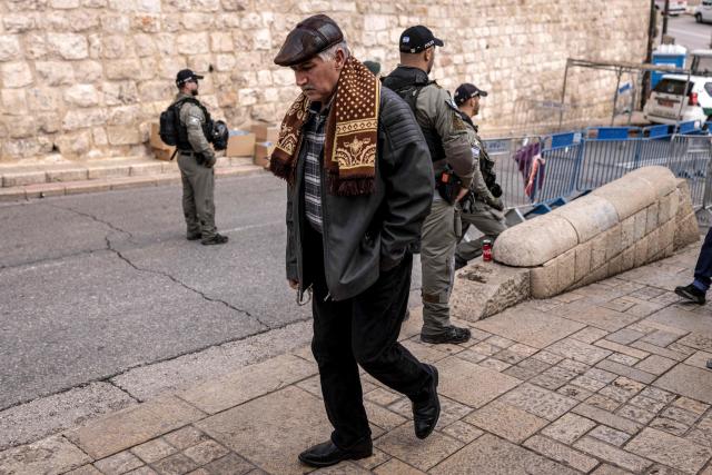 Israeli security forces stand guard as Muslim worshippers make their way to the Aqsa mosque ahead of the second Friday noon prayers of the holy month of Ramadan in the old city of Jerusalem on February 27, 2026. Muslims throughout the world are marking the month of Ramadan, the holiest month in the Islamic calendar, during which devotees fast from dawn until dusk. (Photo by JOHN WESSELS / AFP)
