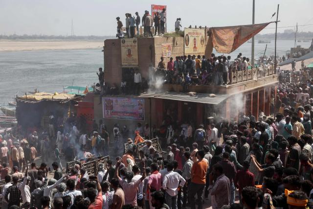 People gather to watch 'Masaan' or 'Bhasma' Holi, celebrated with ashes of the pyre, along the banks of the river Ganges at Harishchandra Ghat in Varanasi on February 27, 2026. (Photo by Niharika KULKARNI / AFP)