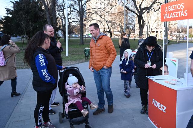 Hungary's ruling Fidesz party spokesperson Balazs Nemeth (C) campaigns in one of Budapest's outer districts on February 27, 2026. (Photo by Attila KISBENEDEK / AFP)