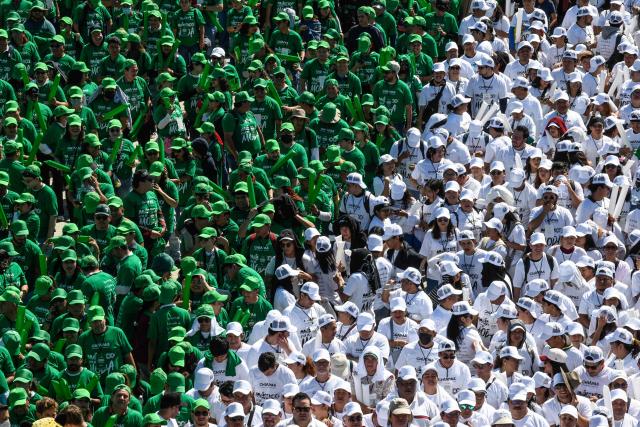 Football fans take part in forming a mosaic of a jersey in Mexicos flag colors that aims to be the largest in the world and enter the Guinness Book of Records, with about five thousand people, in Tuxtla Gutierrez, Chiapas state, Mexico, on February 27, 2026. (Photo by Isaac GUZMAN / AFP)