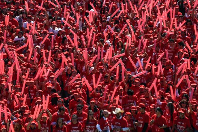 Football fans take part in forming a mosaic of a jersey in Mexicos flag colors that aims to be the largest in the world and enter the Guinness Book of Records, with about five thousand people, in Tuxtla Gutierrez, Chiapas state, Mexico, on February 27, 2026. (Photo by Isaac GUZMAN / AFP)