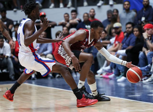 Cuba's Ariel Ferran (L) and Panama's Iverson Molinar fight for the ball during the FIBA Basketball World Cup 2027 Americas qualifiers Group D match between Panama and Cuba at Roberto Duran arena in Panama City on February 27, 2026. (Photo by MARTIN BERNETTI / AFP)