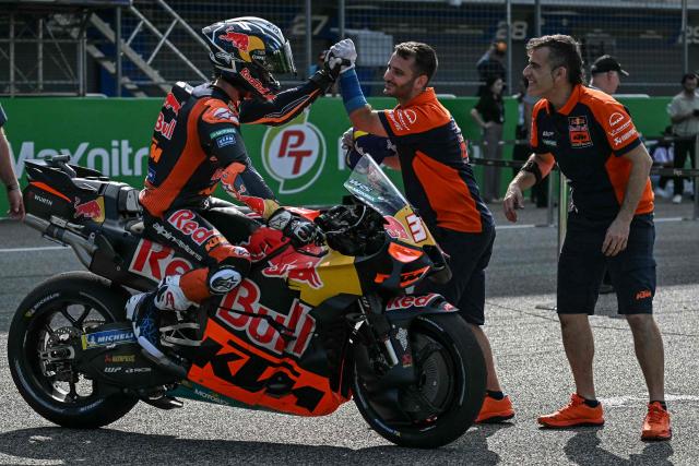 Red Bull KTM Factory Racing's Spanish rider Pedro Acosta (L) celebrates after winning the sprint race of the MotoGP Thailand Grand Prix at the Buriram International Circuit in Buriram on February 28, 2026. (Photo by Lillian SUWANRUMPHA / AFP)