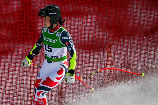 France's Romane Miradoli reacts after falling as she competes in the women's super G race, part of the FIS Alpine Ski World Cup 2025-2026 in Soldeu on February 28, 2026. (Photo by Lionel BONAVENTURE / AFP)