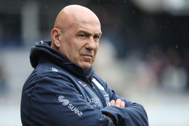 Bayonne's French Rugby Director Laurent Travers looks on ahead ofthe French Top14 rugby union match between ASM Clermont Auvergne and Aviron Bayonnais (Bayonne) at the Marcel-Michelin Stadium in Clermont-Ferrand, central France on February 28, 2026. (Photo by Alex MARTIN / AFP)