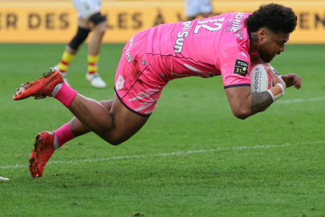 Stade Francais' French centre Tani Vili scores a try during the French Top14 rugby union match between Stade Francais Paris and USA Perpignan at the Jean-Bouin Stadium in Paris on February 28, 2026. (Photo by Thomas SAMSON / AFP)
