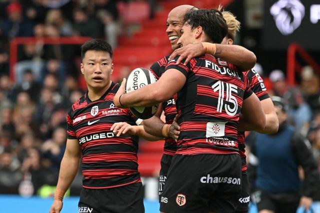 Toulouse's French centre Kalvin Gourgues (2R) celebrates with teammates after scroing Toulouse's third try during the French Top14 rugby union match between Stade Toulousain (Toulouse) and US Montauban at the Ernest-Wallon stadium in Toulouse, southwestern France, on February 28, 2026. (Photo by Matthieu RONDEL / AFP)