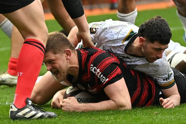 Toulouse's English flanker Jack Willis (L) grounds the ball to score Toulouse's fourth try during the French Top14 rugby union match between Stade Toulousain (Toulouse) and US Montauban at the Ernest-Wallon stadium in Toulouse, southwestern France, on February 28, 2026. (Photo by Matthieu RONDEL / AFP)