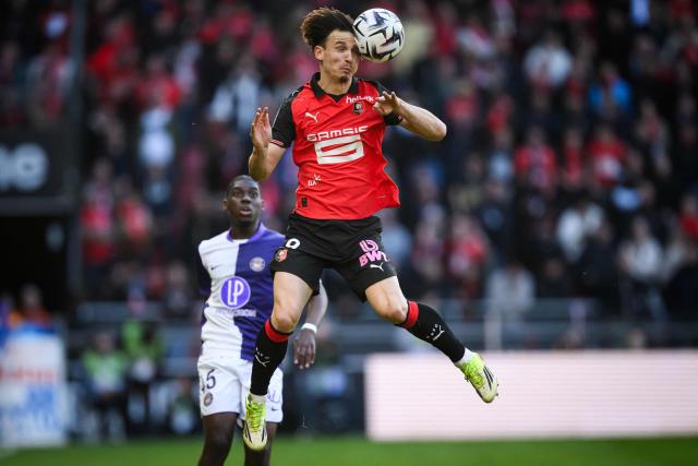 Rennes' French forward #09 Esteban Lepaul jumps to head the ball during the French L1 football match between Stade Rennais and Toulouse FC at the Roazhon Park stadium in Rennes, western France on February 28, 2026. (Photo by Loic VENANCE / AFP)