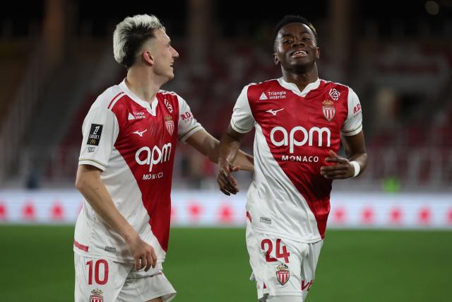 Monaco's Ivorian forward #24 Simon Adingra (R) celebrates with teammate Monaco's Russian midfielder #10 Aleksandr Golovin after scoring his team's second goal during the French L1 football match between AS Monaco and SCO Angers at the Louis II Stadium (Stade Louis II) in the Principality of Monaco on February 28, 2026. (Photo by Valery HACHE / AFP)
