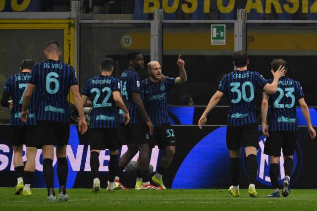 Inter Milan's Italian defender #32 Federico Dimarco (3th R) celebrates with teammates after scoring his team's first goal during the Italian Serie A football match between Inter Milan and Genoa at the San Siro Stadium in Milan on February 28, 2026. (Photo by Andreas SOLARO / AFP)