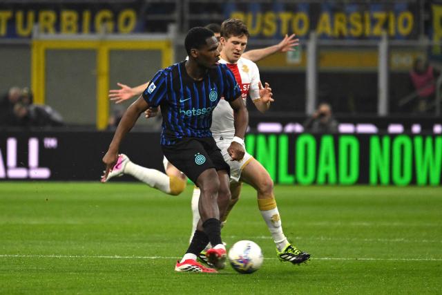 Inter Milan's French forward #14 Ange-Yoan Bonny (L) controls the ball during the Italian Serie A football match between Inter Milan and Genoa at the San Siro Stadium in Milan on February 28, 2026. (Photo by Andreas SOLARO / AFP)