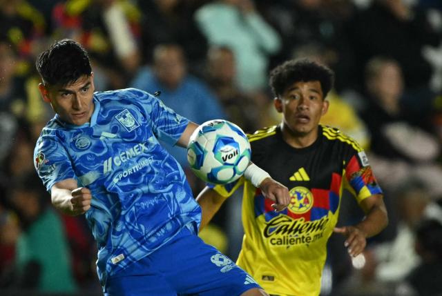 Tigres' defender #32 Vladimir Lorona and America's forward #12 Isaias Violante fight for the ball during the Liga MX Clausura tournament football match between America and Tigres at the Ciudad de los Deportes Stadium in Mexico City on February 28, 2026. (Photo by Yuri CORTEZ / AFP)