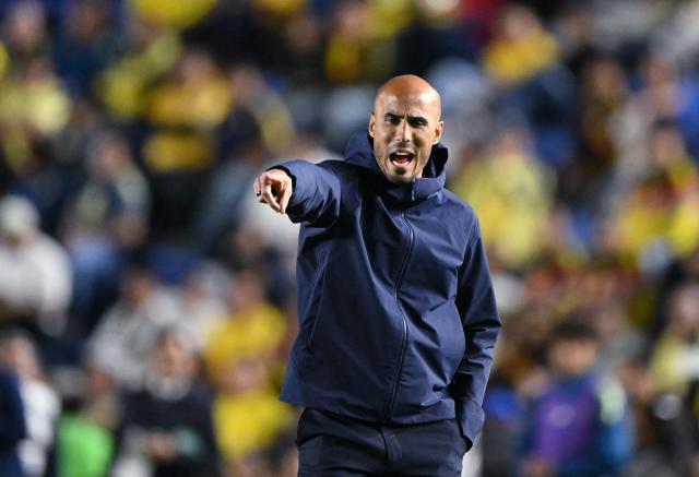 Tigres' Argentine head coach Guido Pizarro gestures during the Liga MX Clausura tournament football match between America and Tigres at the Ciudad de los Deportes Stadium in Mexico City on February 28, 2026. (Photo by Yuri CORTEZ / AFP)