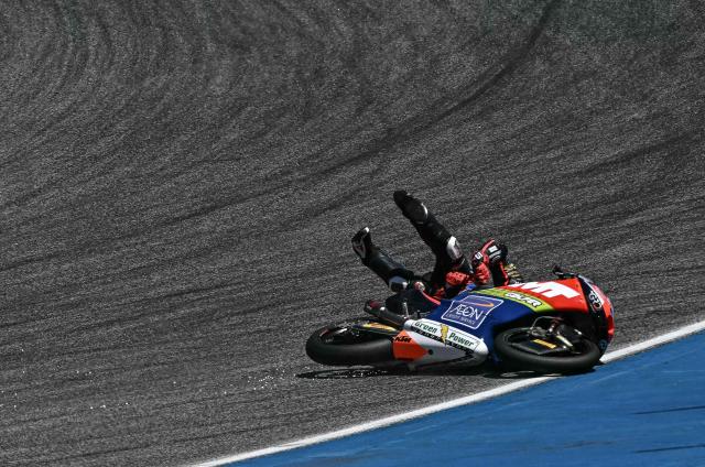 MT Helmets-MSi's Japanese rider Ryusei Yamanaka crashes during the Moto3 race at the MotoGP Thailand Grand Prix at the Buriram International Circuit in Buriram on March 1, 2026. (Photo by Lillian SUWANRUMPHA / AFP)