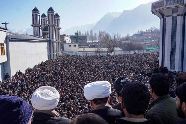 TOPSHOT - Shiite Muslims gather during an anti-US and Israel protest in Skardu in Pakistan's Gilgit-Baltistan region on March 1, 2026. Pro-Iranian protesters angered by the death of Iran's supreme leader Ali Khamenei tried to storm the US consulate in Pakistan's Karachi on March 1, leaving eight dead. Thousands of people were also taking to the streets in the eastern city of Lahore and in northern Skardu, with a demonstration expected in the afternoon near the diplomatic enclave housing the US embassy in the capital Islamabad. (Photo by Manzoor BALTI / AFP)