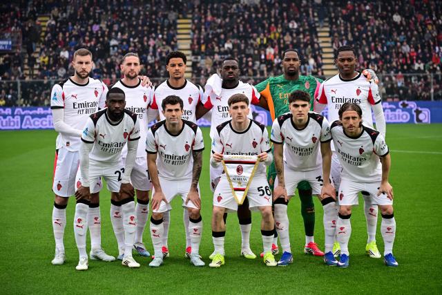 AC Milan's starting line players pose ahead of the Italian Serie A football match between Cremonese and AC Milan at the Giovanni Zini Stadium in Cremona on March 1, 2026. (Photo by Piero CRUCIATTI / AFP)