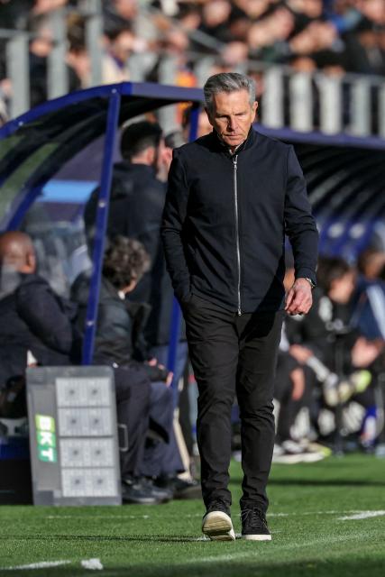 Nice's French head coach Claude Puel reacts during the French L1 football match between Paris FC and OGC Nice at the Stade Jean-Bouin in Paris on March 1, 2026. (Photo by Thomas SAMSON / AFP)