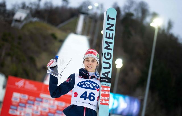 Austria's Lisa Eder poses after the Women's Individual HS90 competition at the FIS Ski Jumping World Cup in Hinzenbach, Austria, on March 1, 2026. Austria's Lisa Eder won the evend ahead of Norway's Anna Odine Stroem (2nd) and Slovenia's Nika Prevc (3rd). (Photo by GEORG HOCHMUTH / APA / AFP) / Austria OUT