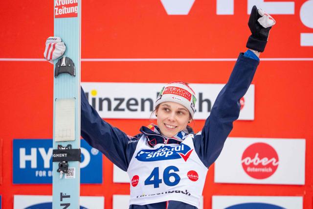 Austria's Lisa Eder poses on the podium after the Women's Individual HS90 competition at the FIS Ski Jumping World Cup in Hinzenbach, Austria, on March 1, 2026. Austria's Lisa Eder won the evend ahead of Norway's Anna Odine Stroem (2nd) and Slovenia's Nika Prevc (3rd). (Photo by GEORG HOCHMUTH / APA / AFP) / Austria OUT