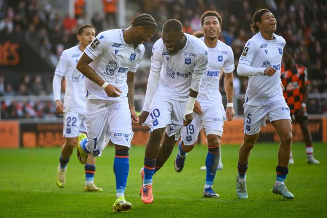Auxerre's French forward #07 Josue Casimir (L) celebrates after scoring a goal during the French L1 football match between FC Lorient and AJ Auxerre at the Stade du Moustoir in Lorient, western France on March 1, 2026. (Photo by Loic VENANCE / AFP)
