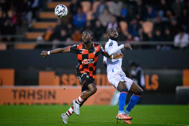 Lorient's Cameroonian defender #44 Darlin Yongwa (L) fights for the ball with Auxerre's Malian forward #10 Lassine Sinayoko during the   French L1 football match between FC Lorient and AJ Auxerre at the Stade du Moustoir in Lorient, western France on March 1, 2026. (Photo by Loic VENANCE / AFP)