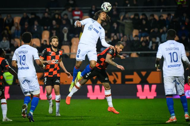 Lorient's Brazilian defender #02 Igor Silva (R) jumps for the ball with Auxerre’s French forward #09 Sekou Mara (C) during the French L1 football match between FC Lorient and AJ Auxerre at the Stade du Moustoir in Lorient, western France on March 1, 2026. (Photo by Loic VENANCE / AFP)