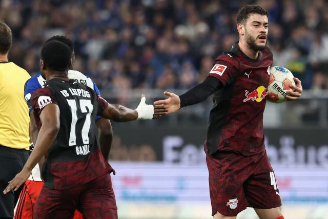 Leipzig's Brazilian forward #40 Romulo Cardoso (R) celebrates scoring the 1-1 goal with his teammate Leipzig's German midfielder #17 Ridle Baku during the German first division Bundesliga football match between Hamburger SV and RB Leipzig in Hamburg, northern Germany on March 1, 2026. (Photo by IBRAHIM OT / AFP) / DFL REGULATIONS PROHIBIT ANY USE OF PHOTOGRAPHS AS IMAGE SEQUENCES AND/OR QUASI-VIDEO