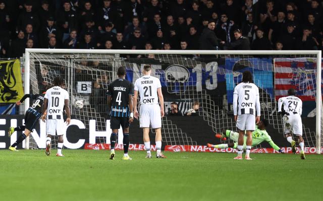 Club Brugge's Greek forward #08 Christos Tzolis (L) shoots and scores a penalty kick during the Belgian "Pro League" First Division football match between Royal Charleroi and Club Brugge KV at the Stade du Pays de Charleroi, in Charleroi, on March 1, 2026. (Photo by VIRGINIE LEFOUR / BELGA / AFP) / Belgium OUT
